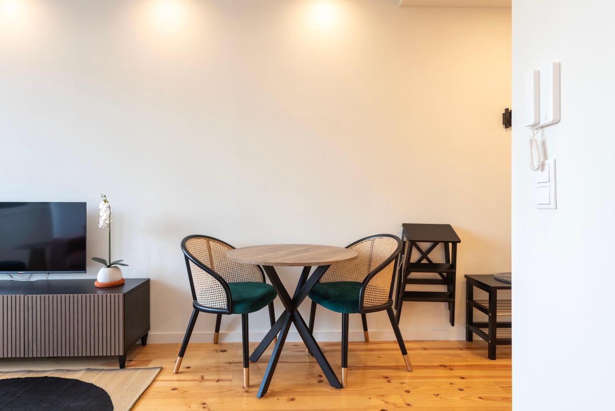 Chic Porto Hideaway: Pool & Garden Apartment Bagian luar foto