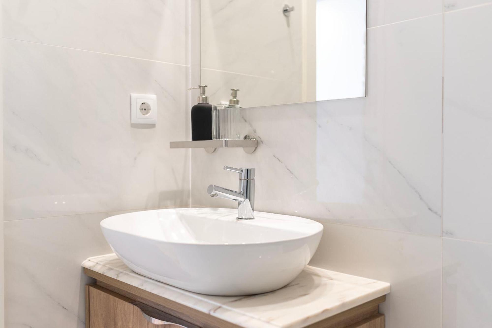 Chic Porto Hideaway: Pool & Garden Apartment Bagian luar foto
